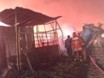 Kebakaran Tengah Malam di Roomo, Rumah Kayu dan 4 Kendaraan Ludes