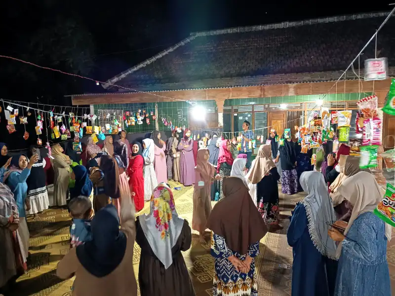 Maulid Nabi di Ponorogo Diwarnai Rebutan Snack