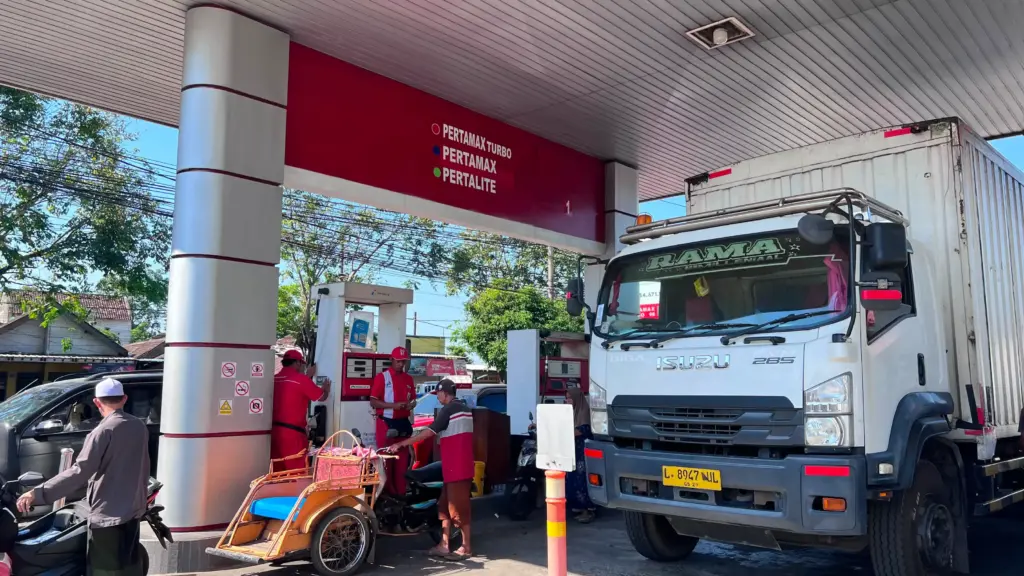 Pertamax Turbo Naik Rp1.300 per Liter di Surabaya