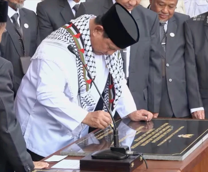 Prabowo Serukan “Free Palestine” di 100 Tahun Gontor