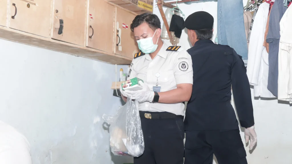 Razia Gabungan Lapas Kediri Sita Tiga Sajam