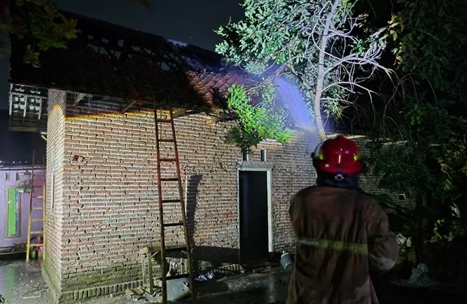Rumah Hanafi di Jombang Ludes Terbakar