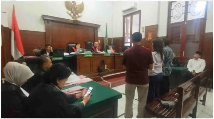 Sidang Pinjol Surabaya, Terdakwa Diduga Pakai Identitas Orang Lain