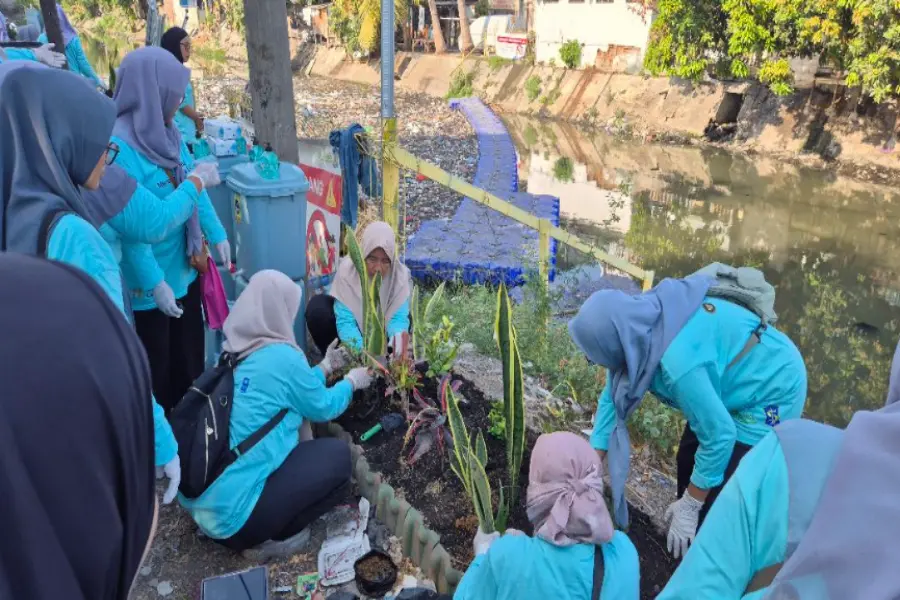 Trash Boom Dipasang, Sampah Sungai Surabaya Utara Dibendung