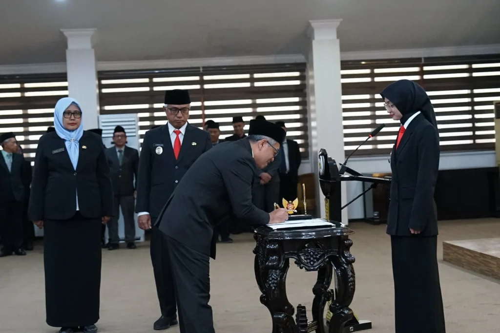 Vinanda Lantik 184 Pejabat, Targetkan Kinerja 100 Hari