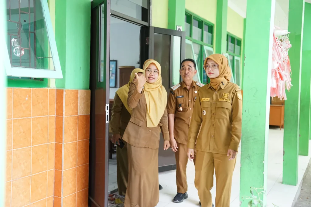 Vinanda Temukan Kelas Rusak, Atap SDN Bawang 3 Nyaris Roboh