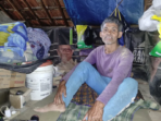 Warga Nawangan Tinggal Segubuk Bersama Ternak Bertahun-tahun Warga Nawangan Tinggal Segubuk Bersama Ternak Bertahun-tahun