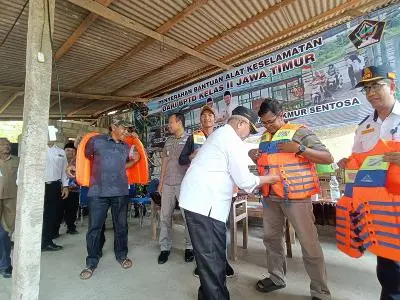 444 Pelampung Disalurkan untuk Penyeberangan Brantas