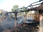 Bakar Sampah Bekas Obat Pertanian, Kandang Kambing Terbakar Bakar Sampah Bekas Obat Pertanian, Kandang Kambing Terbakar