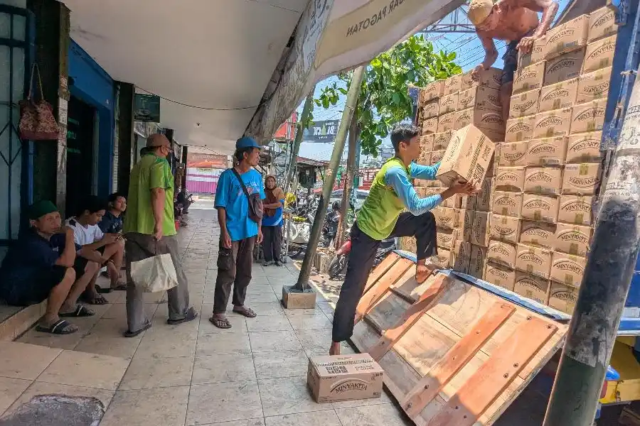Bulog Madiun Salurkan 18 Ribu Liter MinyaKita Tiap Pekan