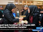 Bupati Ipuk Serahkan SK 14 Kepala SMP, Tekankan Pendidikan Karakter Bupati Ipuk Serahkan SK 14 Kepala SMP, Tekankan Pendidikan Karakter