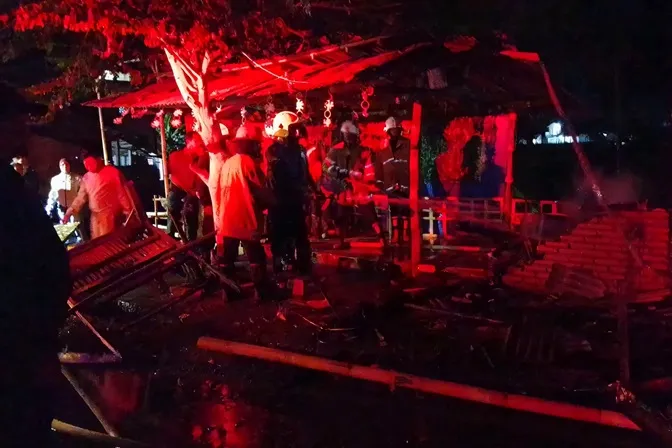 Ditinggal Pemilik ke Probolinggo, Warung Makan di Bondowoso Ludes Terbakar