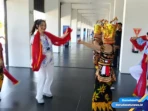 Gandrung Sewu 2026, Penari Sambut Penumpang Pesawat dan Keretaa