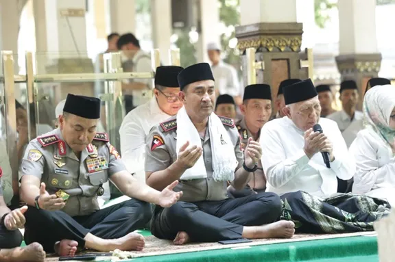 Kapolri Suyudi Silaturahmi ke Tebuireng, Ziarah Makam Gus Dur