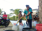 Kemarau Panjang, Warga Jatigunung Andalkan Bantuan Air Bersih Kemarau Panjang, Warga Jatigunung Andalkan Bantuan Air Bersih