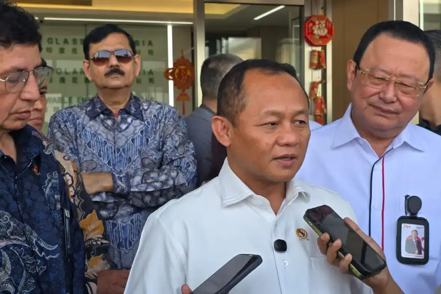 Menperin Desak JIIPE Gresik Tingkatkan Serapan Tenaga Kerja Lokal