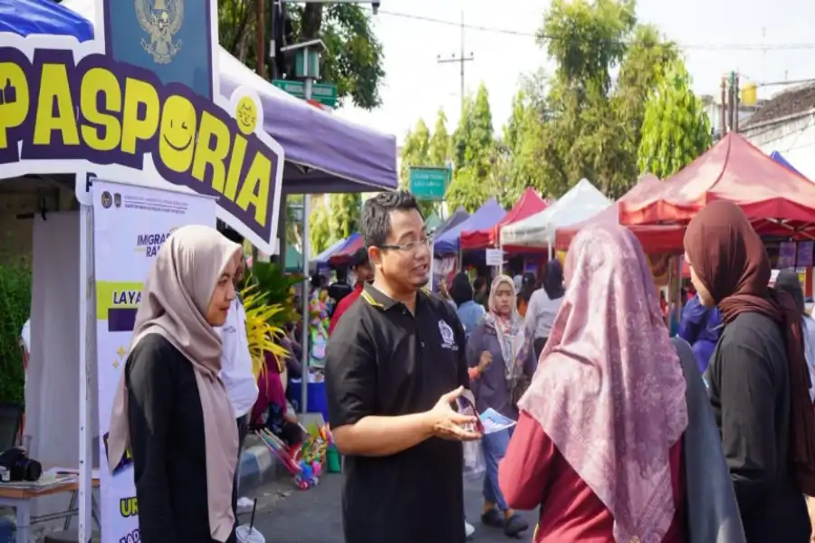 PASPORIA Imigrasi Blitar Layani Warga di CFD Tulungagung
