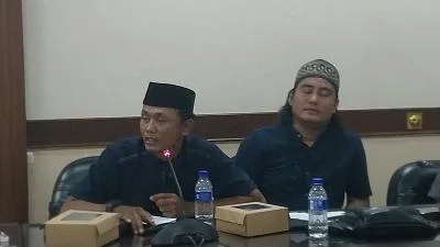 Pedagang Jember Tawarkan Nasgor Gratis ke DPRD