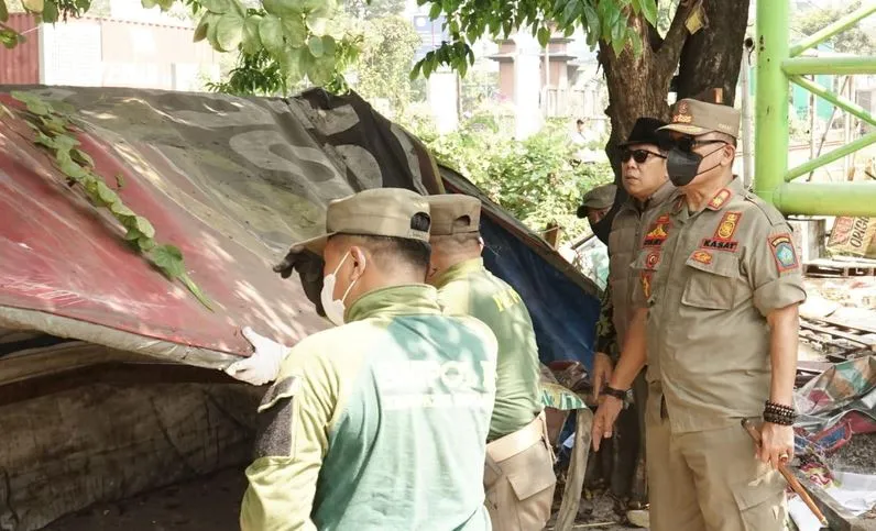 Pemkab Sidoarjo Tertibkan Bangunan Liar di Frontage Waru