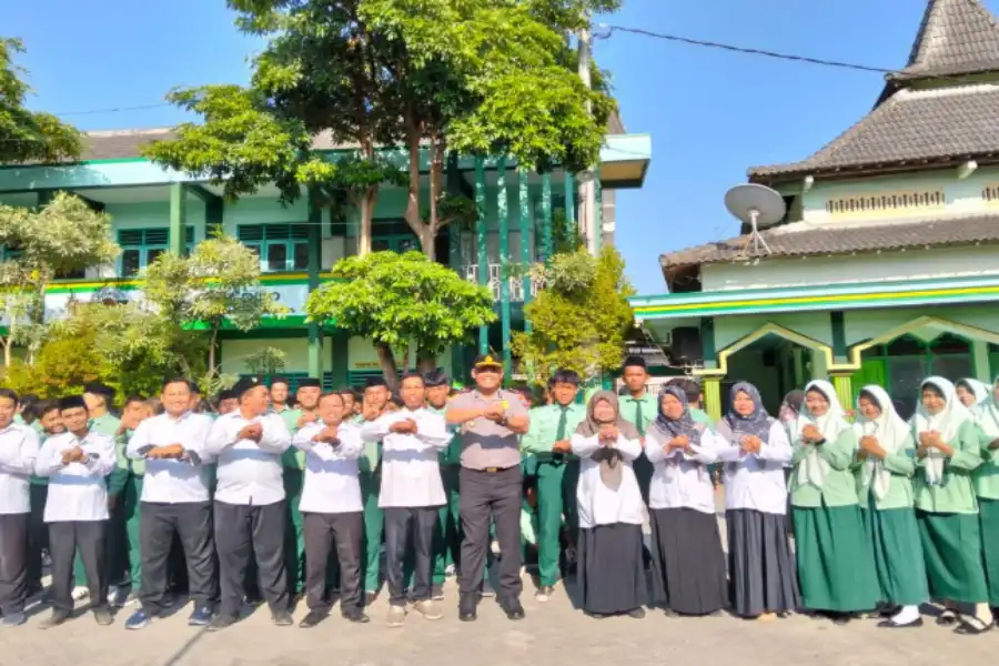 Polisi Bojonegoro Edukasi Siswa Tertib Lalu Lintas dan Bermedsos