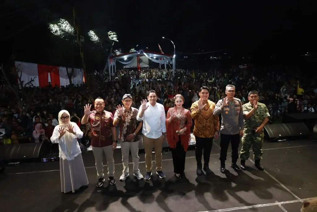 Ribuan Warga Surabaya Padati Pentas Niken Salindry