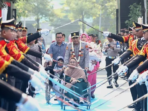 Sungkem kepada Ibu Warnai Penyambutan Kapolda Jatim